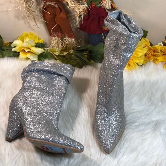 GUESS Nakitta Slouchy Cone-Heel Booties 6.5M - Picture 2 of 8